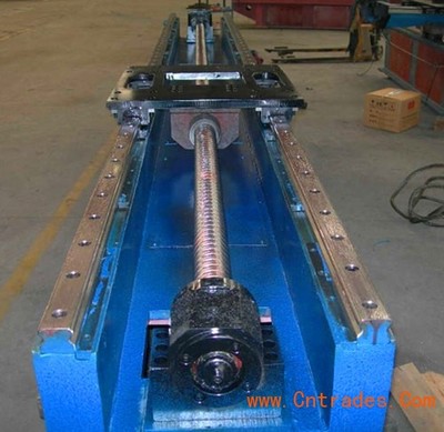 宏凱機械 低價出售護欄沖孔機 方管沖孔自動設(shè)備助力冷彎型鋼高效加工